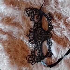 NWT. Black lace eye mask with black silk choker and lace Fingerless Gloves BLwC1